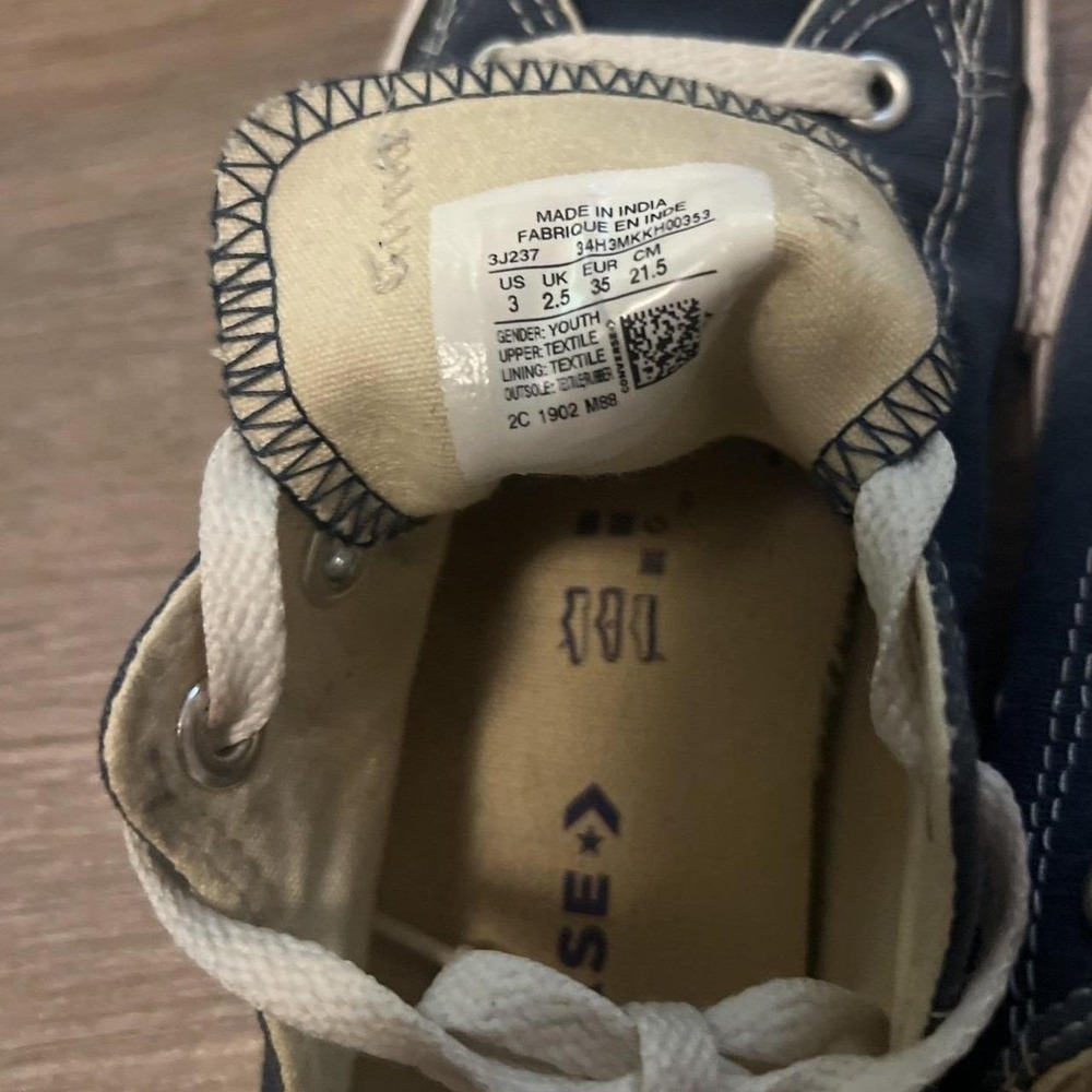Converse Chuck Taylor Sneakers Youth Size 3 - Picture 3 of 3